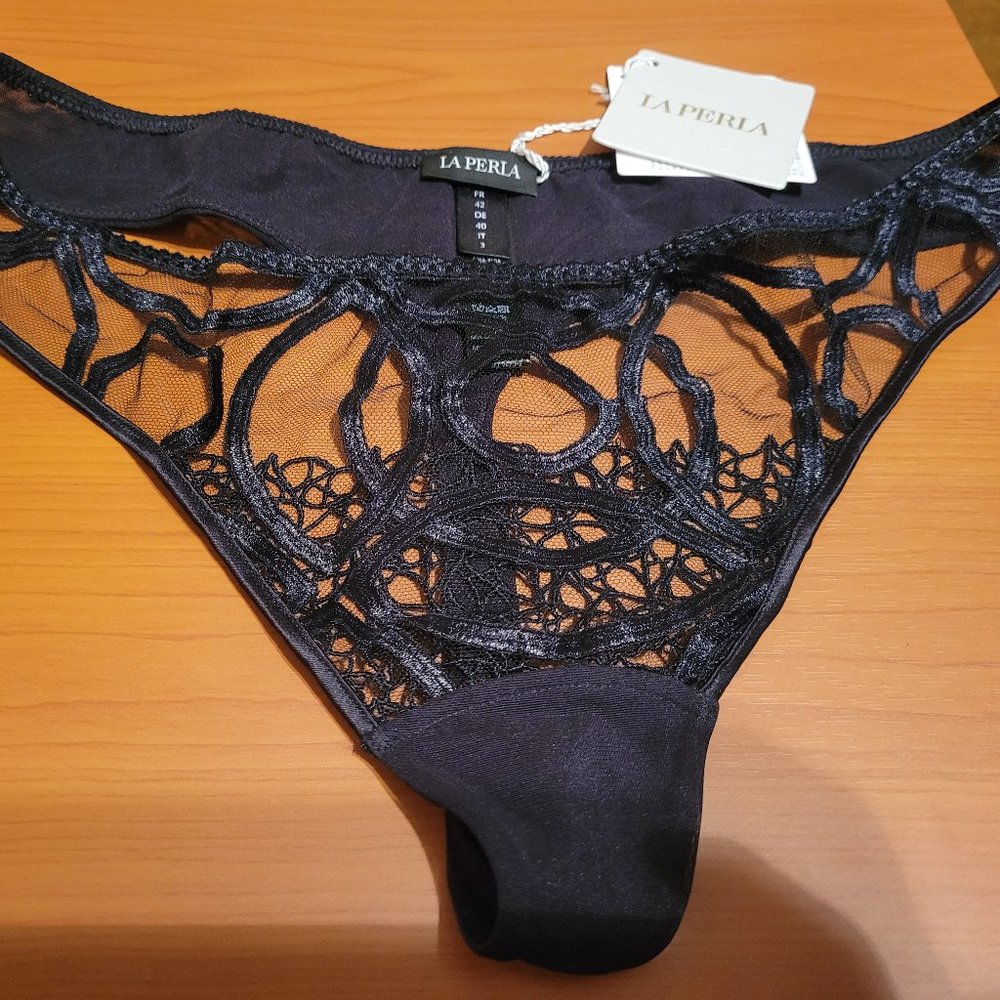 NWT LA PERLA BLACK SHEER THONG W/ CIRCLE STITCHING